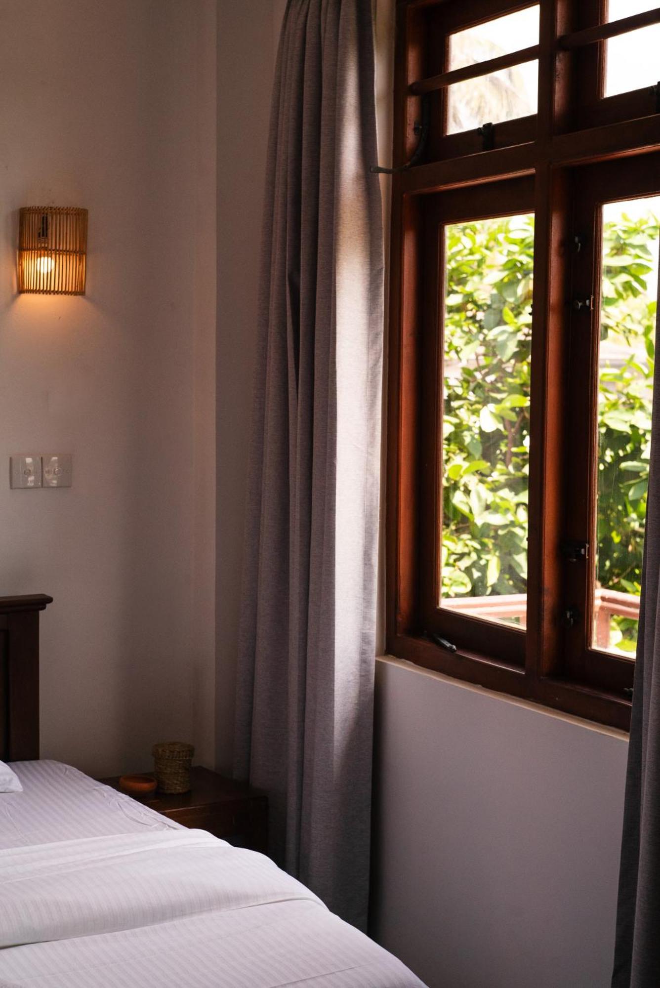 Ruma Surf Hotel Ahangama Bagian luar foto