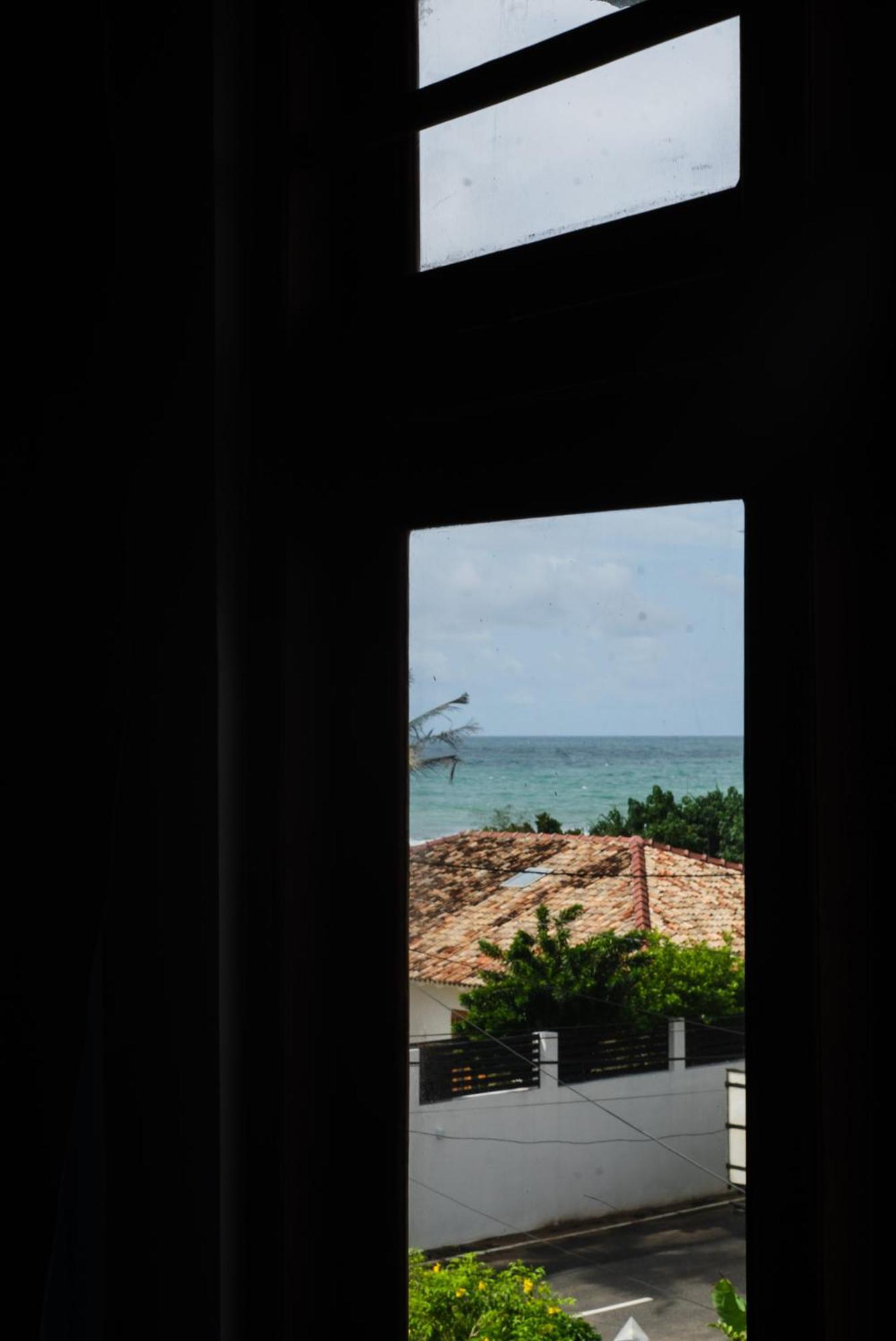 Ruma Surf Hotel Ahangama Bagian luar foto