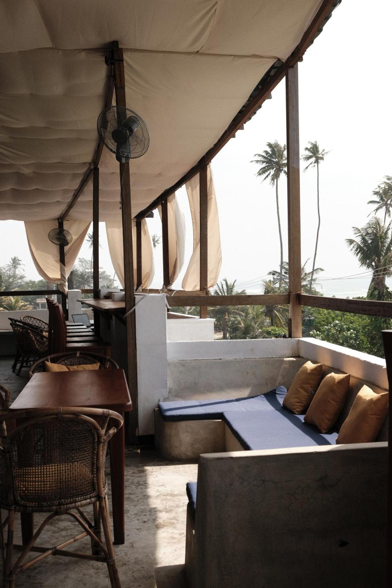 Ruma Surf Hotel Ahangama Bagian luar foto