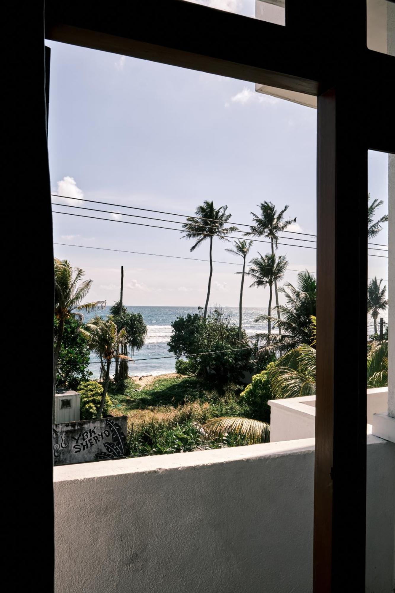 Ruma Surf Hotel Ahangama Bagian luar foto