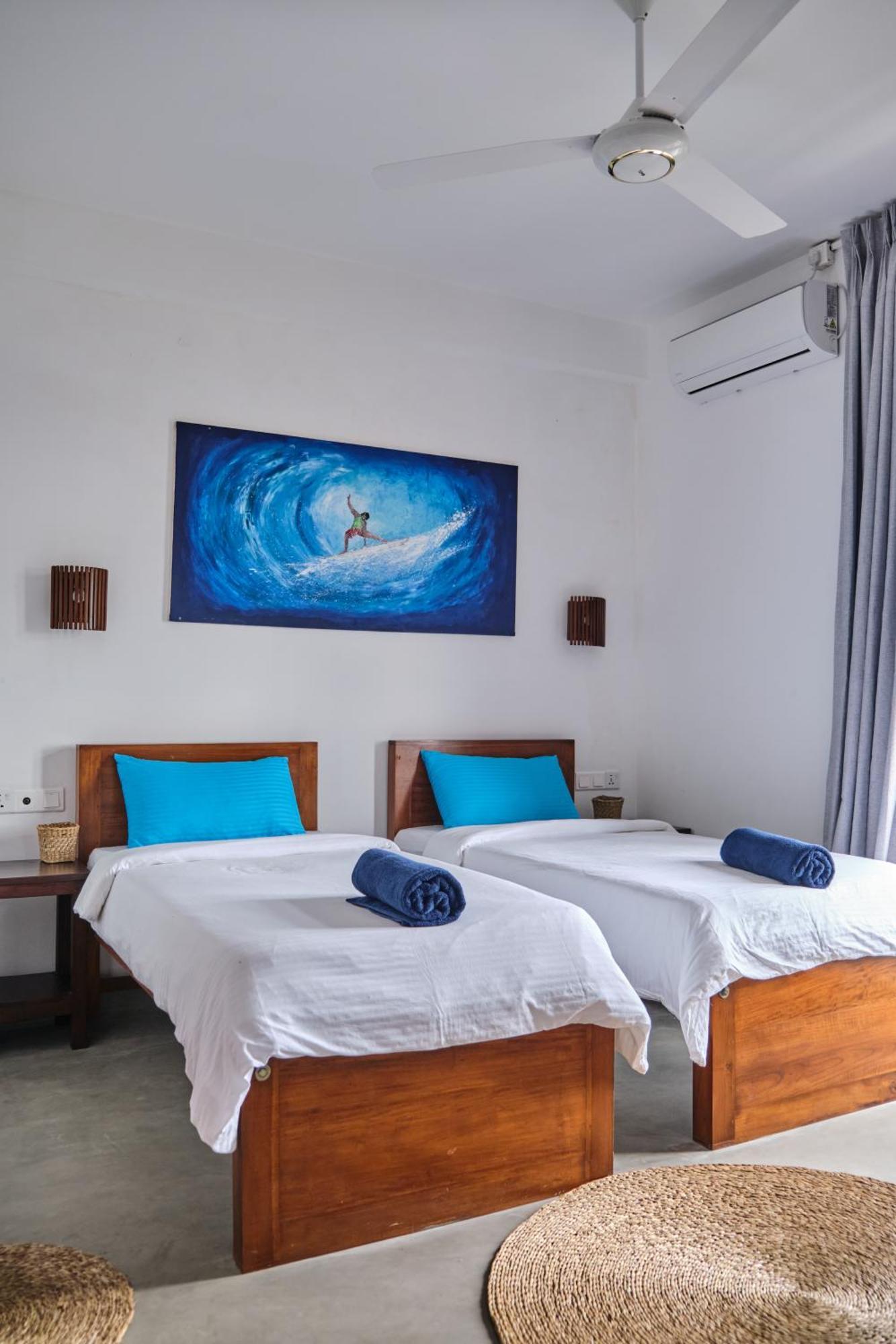 Ruma Surf Hotel Ahangama Bagian luar foto