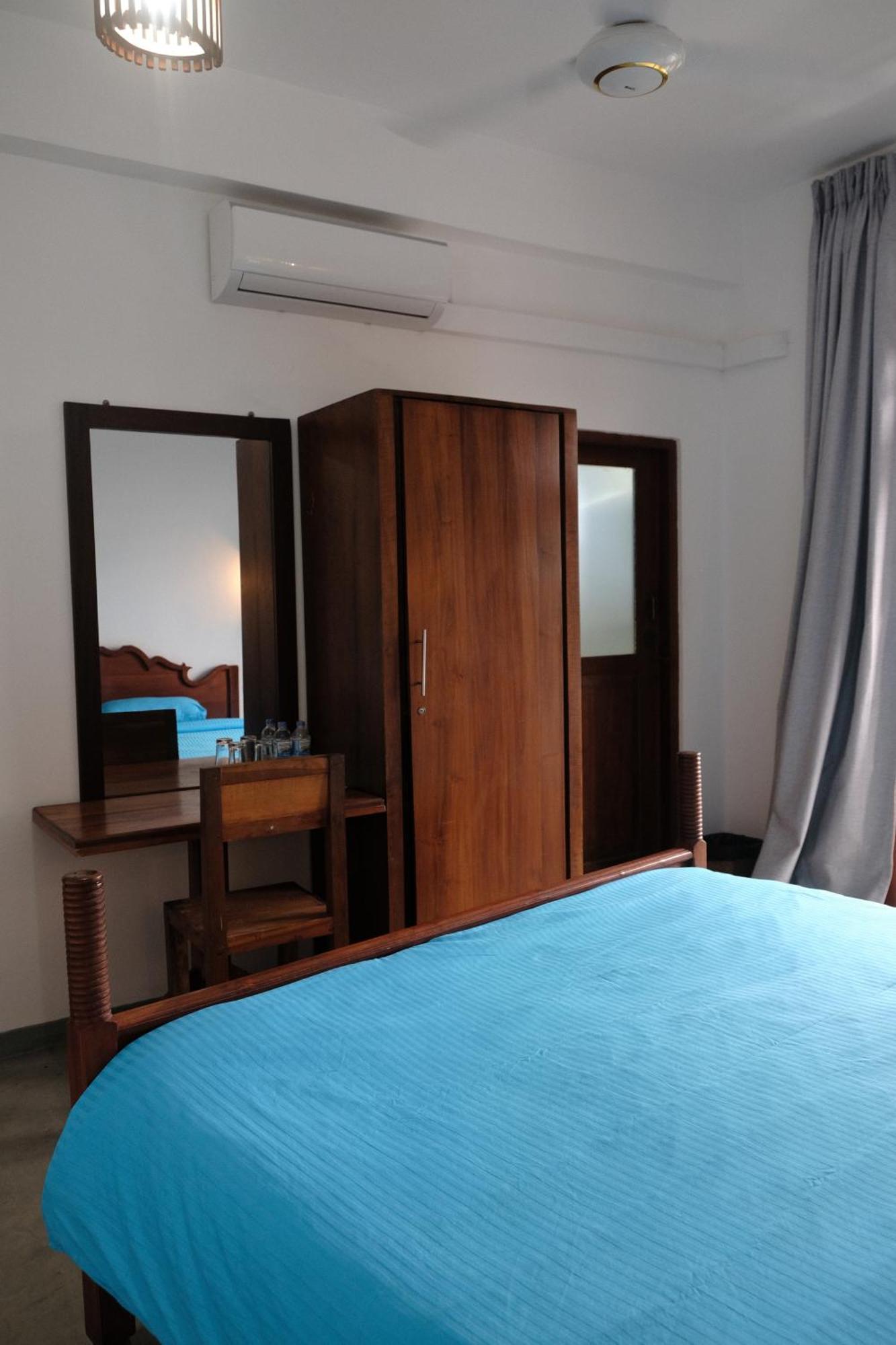 Ruma Surf Hotel Ahangama Bagian luar foto