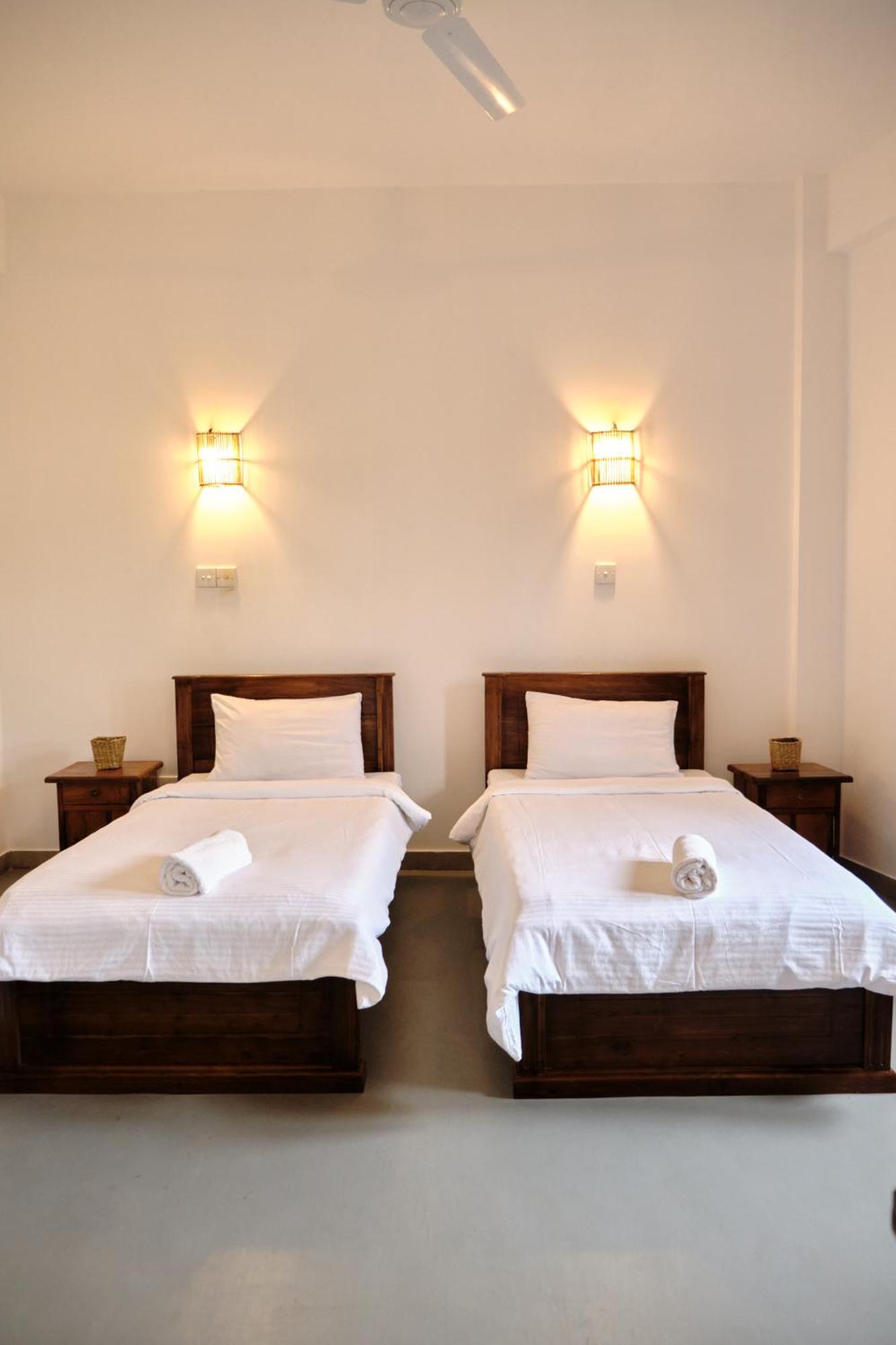 Ruma Surf Hotel Ahangama Bagian luar foto